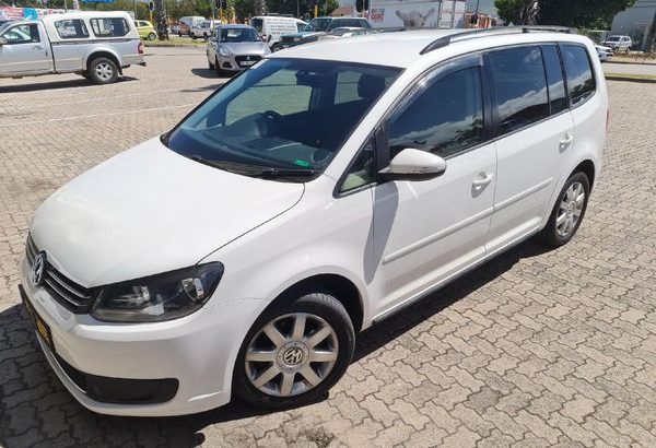 VOLKSWAGEN Touran