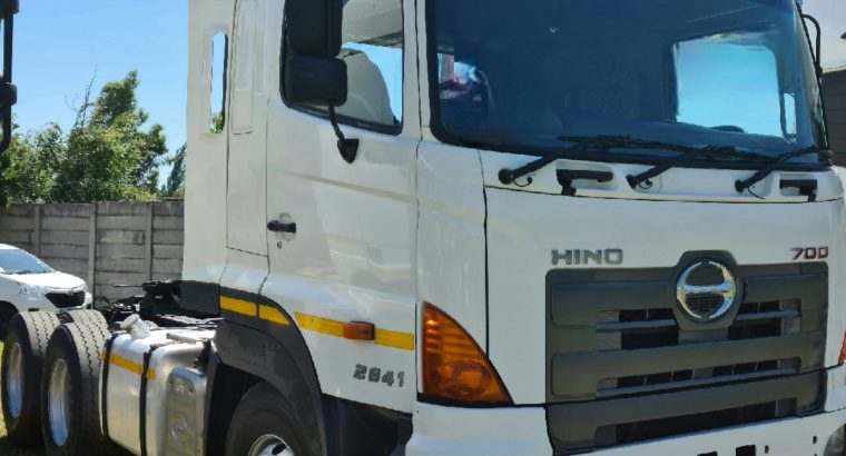 2016 Hino 700 2841 Truck tractor 6×4 For sale.