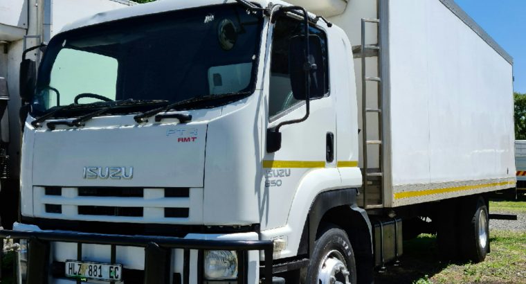 2015 Isuzu FTR 850 Fridge Truck for sale.