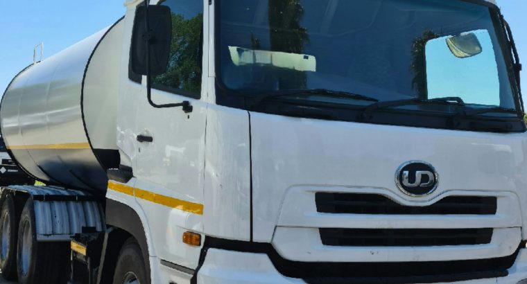 2008 Nissan UD 460 water tanker truck for sale.