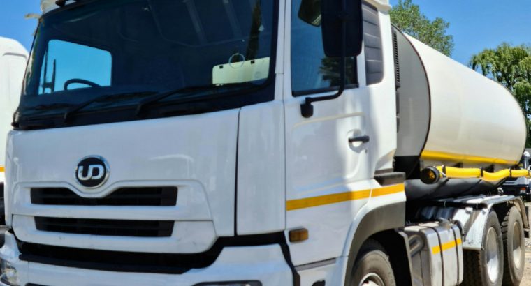 2008 Nissan UD 460 water tanker truck for sale.
