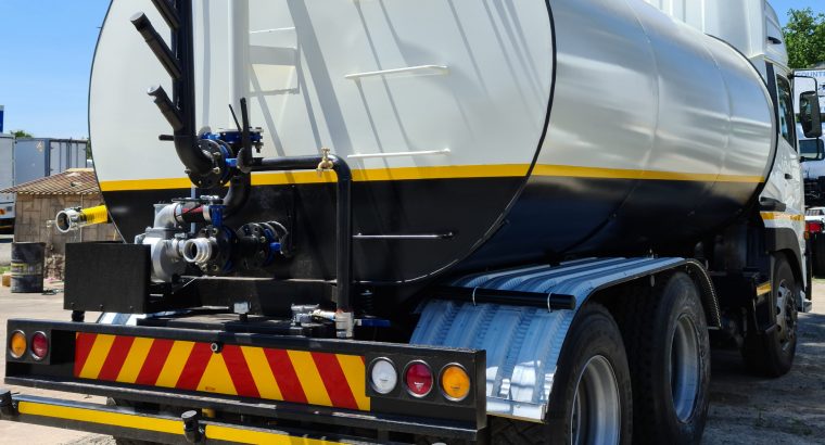 2008 Nissan UD 460 water tanker truck for sale.