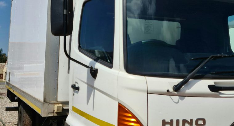 2013 HINO 500 1017 FRIDGE TRUCK FOR SALE.