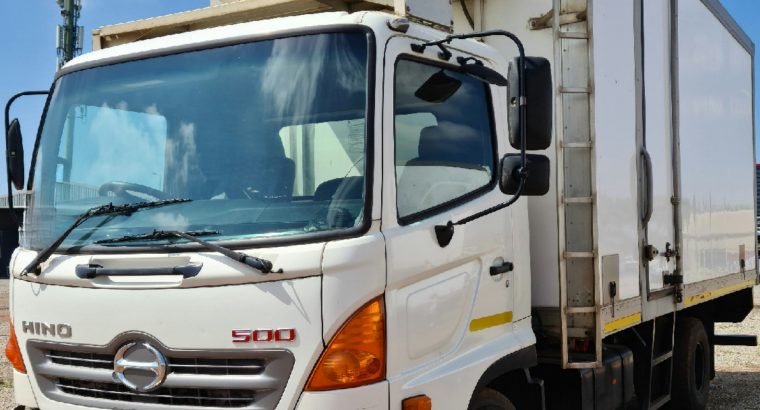 2013 HINO 500 1017 FRIDGE TRUCK FOR SALE.