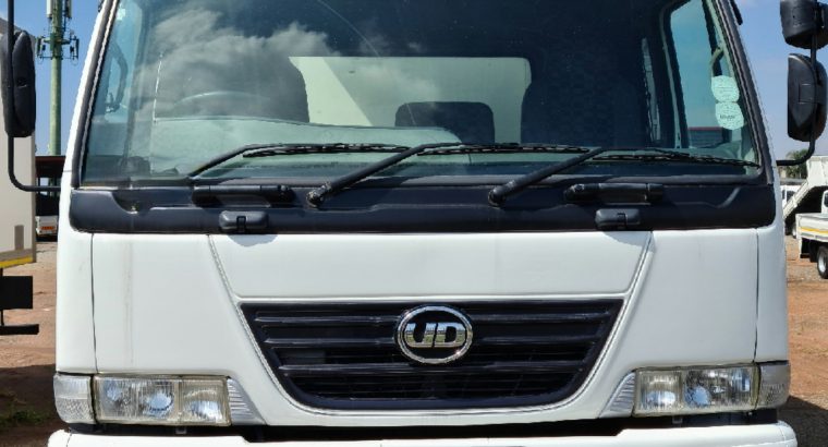 2015 NISSAN UD 80 WITH MT 450 FRIDGE TRUCK FOR SALE.