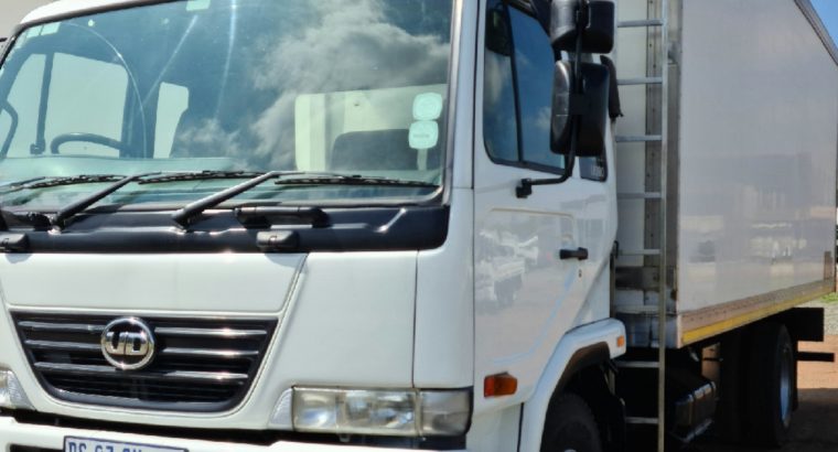 2015 NISSAN UD 80 WITH MT 450 FRIDGE TRUCK FOR SALE.