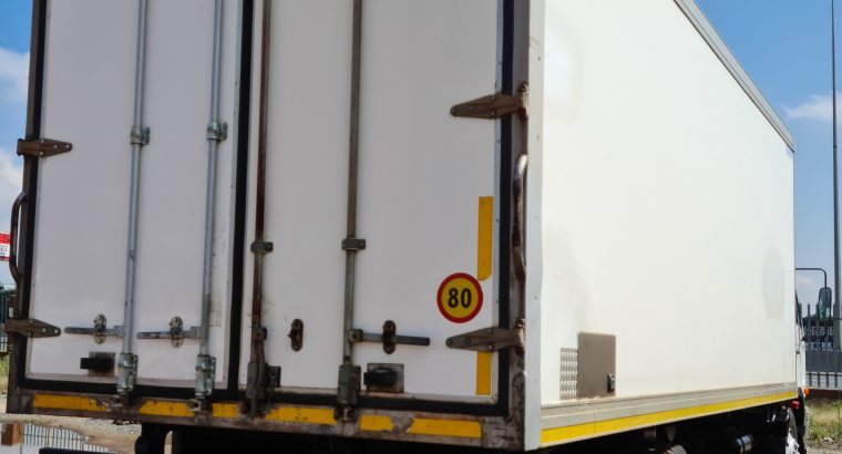 2015 NISSAN UD 80 WITH MT 450 FRIDGE TRUCK FOR SALE.