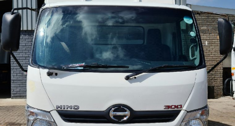 2015 HINO 300 714 3m³ TIPPER TRUCK FOR SALE.