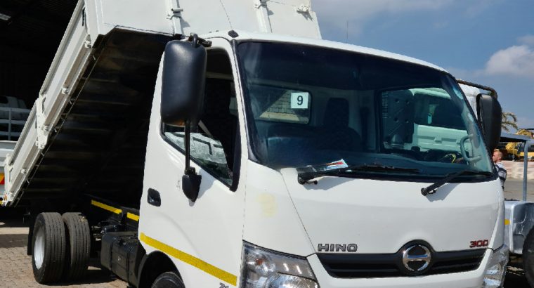 2015 HINO 300 714 3m³ TIPPER TRUCK FOR SALE.