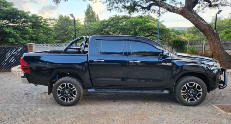 TOYOTA HILUX 2021