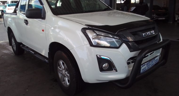 2017 Isuzu KB-250 2.5 Engine Capacity Club Cab D-Tec with Manuel