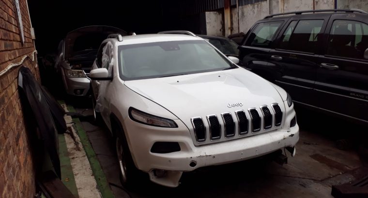 Jeep Cherokee 3.2 KL petrol stripping for used spares parts