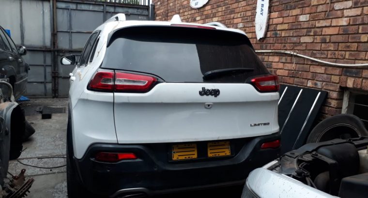 Jeep Cherokee 3.2 KL petrol stripping for used spares parts