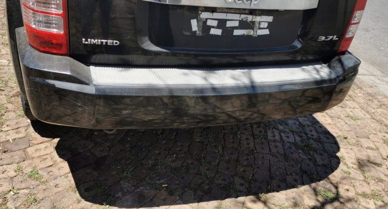 Jeep Cherokee 2.8/3.7 KK used body spares parts for sale