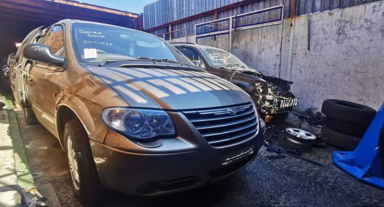 Chrysler Voyager 3.3 2003-07 stripping for used spares parts