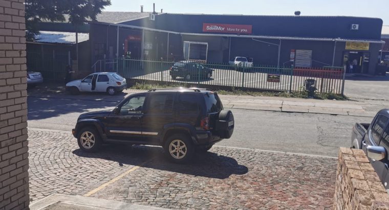 Jeep Cherokee 2.4/2.5/2.8/3.7 KJ used body spares parts for sale