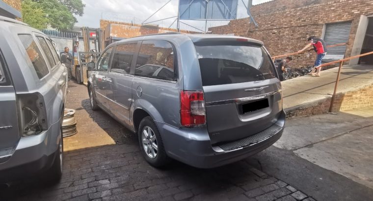 Chrysler Grand Voyager 2.8 CRD stripping for used spares parts
