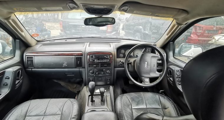 Jeep Grand Cherokee 2.7 WJ stripping for used spares parts