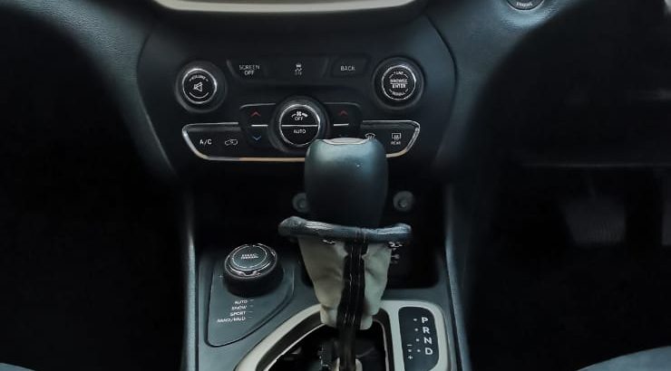 Jeep Cherokee KL 2014-21 used interior spares parts for sale
