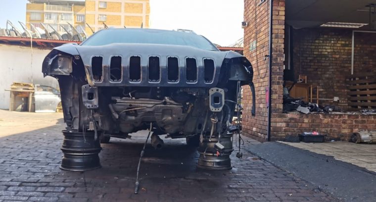 Jeep Cherokee 2.0/2.4/3.2 KL used body spares parts for sale
