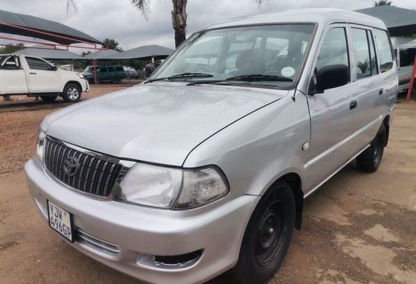 2003 Toyota condor 2400i