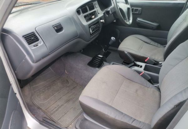 2003 Toyota condor 2400i