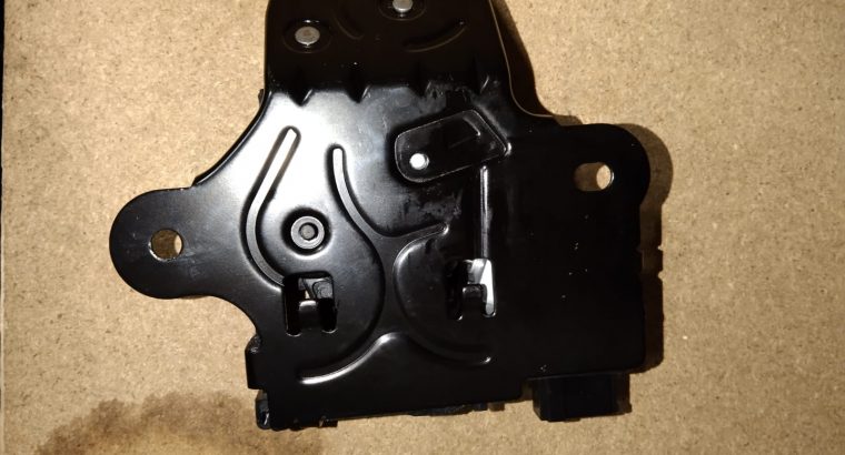 Chev Cruze new boot lock and spare parts for sale