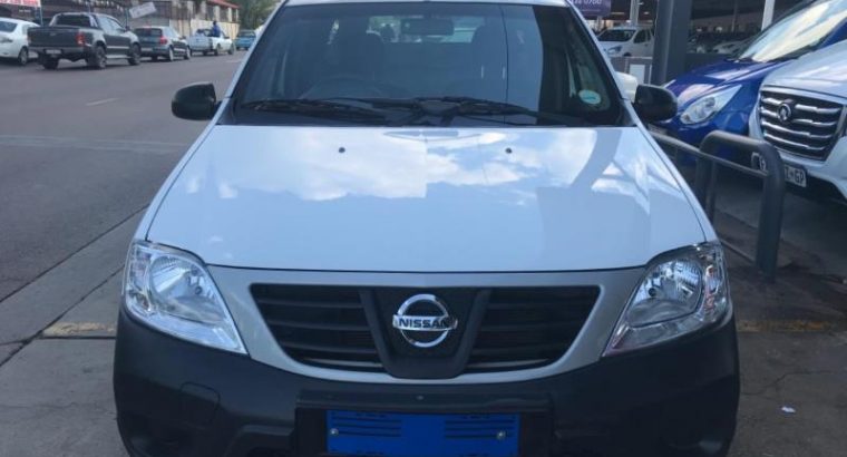 Nissan np200