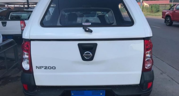 Nissan np200