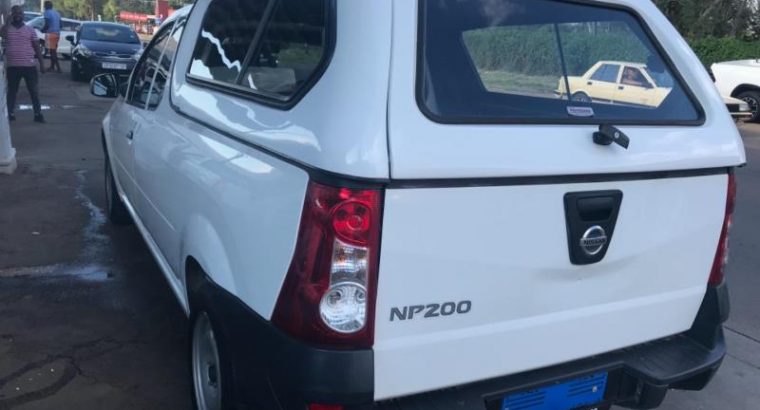 Nissan np200