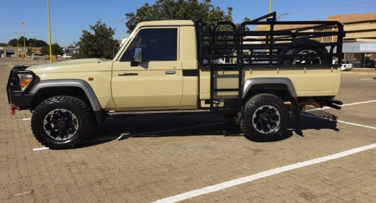 Toyota Land Cruiser 4.5 LX V8