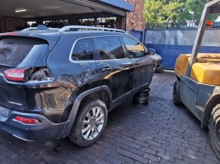 2014 Jeep Cherokee KL used body spares for sale