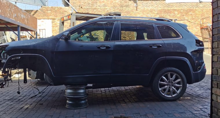 2014 Jeep Cherokee KL used body spares for sale