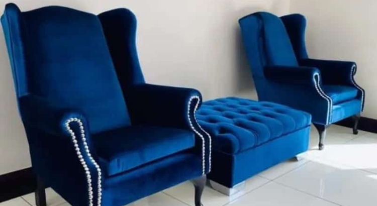 WINGBACK CHAIRS BUTTON DESIGN