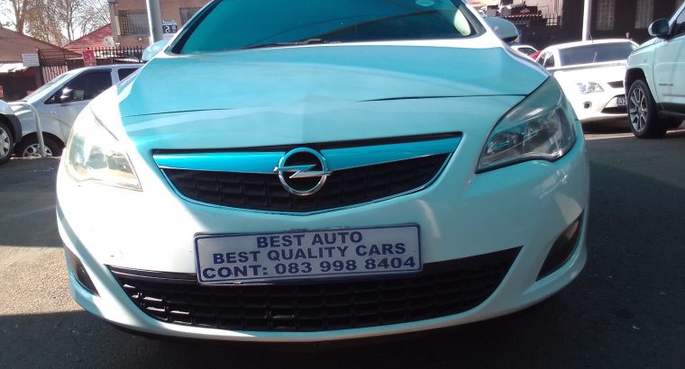 2012 Opel Astra 1.4 Engine Capacity Turbo with Manuel Transmissio