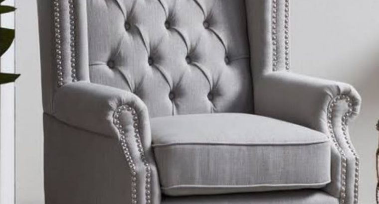 WINGBACK CHAIRS BUTTON DESIGN