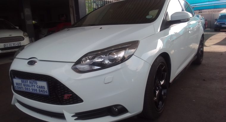 2015 Ford Focus 2.0 Engine Capacity ST with Manuel Transmission,