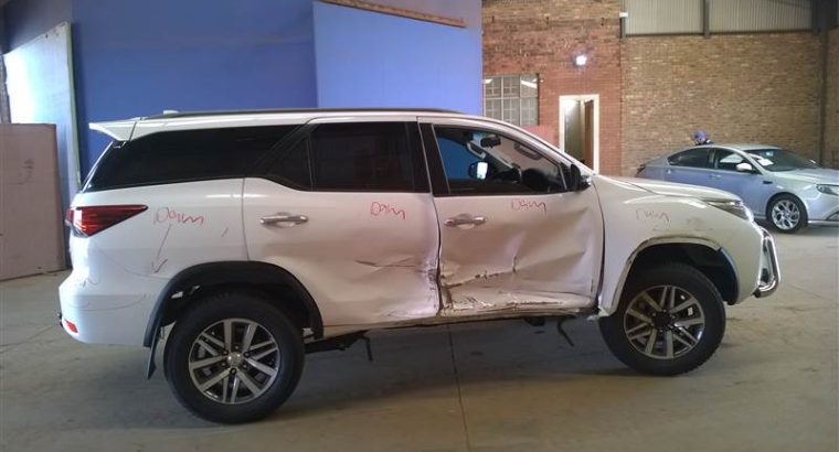 damaged 2016 TOYOTA FORTUNER 2.8GD-6 4X4