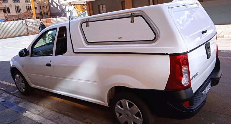 2015 NISSAN NP200