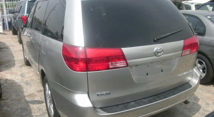 Toyota sienna model for sale by and drive 08141273651
