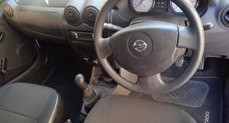 2015 NISSAN NP200