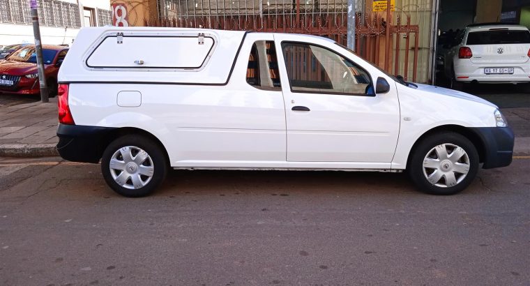 2015 NISSAN NP200