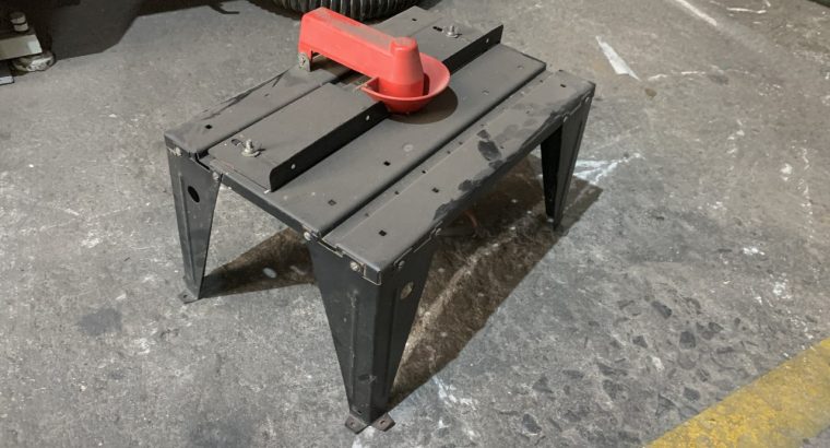 Trimming Table, BLACK&DECKER, 220 Volt