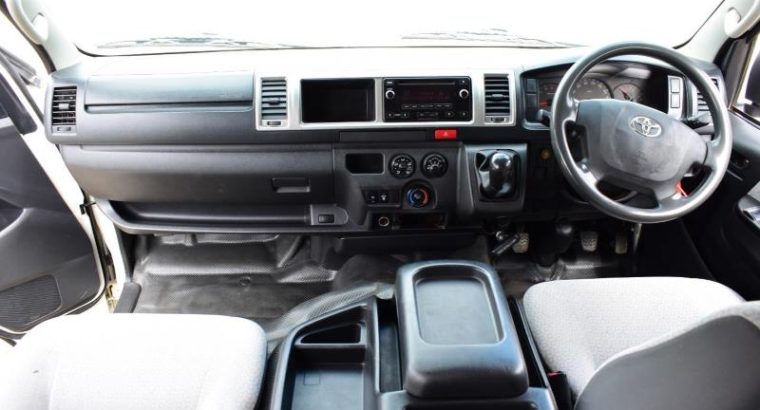 TOYOTA QUANTUM 2.7 PETROL ENGINE 14 SEATS FOR SALE