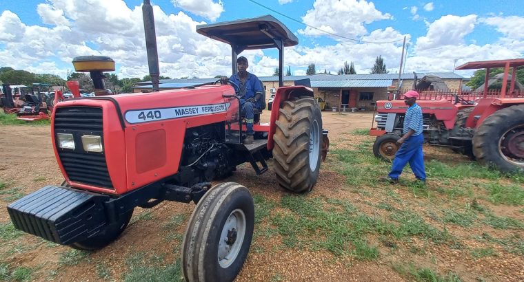 2WD Massey Ferguson 440
