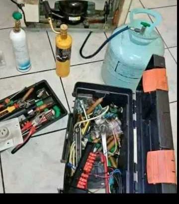We repair fridges and filling gas R450, we are a mobile around Ethekwini and we are reliable. please call Dyane 0670065993
For all your fridge problems e.g gas, compressor installation, licks,blockages ,sills cooling problems etc plz call dyane 0670065993