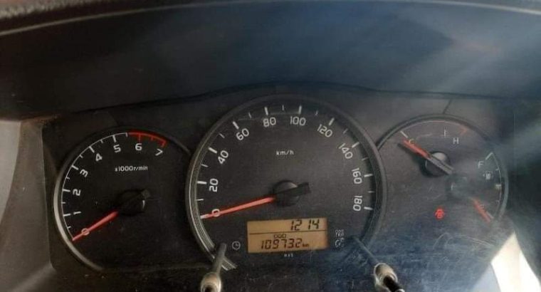 Toyota Qauntum GL 2.5D-4D