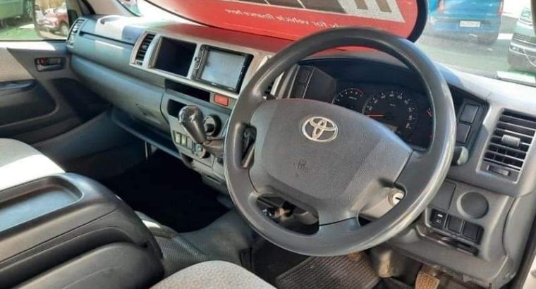 Toyota Qauntum GL 2.5D-4D