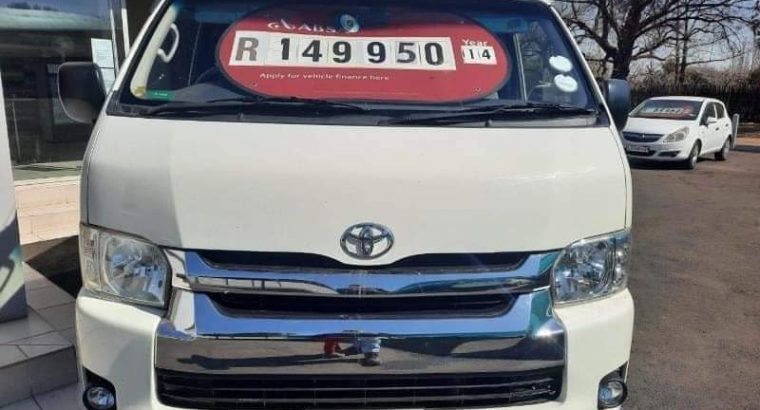Toyota Qauntum GL 2.5D-4D