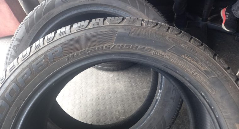 285/45/22 × 1 Cooper Discoverer Tyre. 95% life